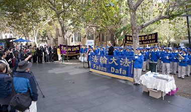 悉尼各界集会，庆祝世界法轮大法日。