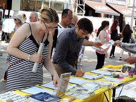 Image for article Falun Dafa Warmly Welcomed Throughout Europe and North America (Photos)