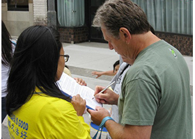 Image for article Toronto, Canada: Over 50,000 People Sign Petition Condemning CCP's Practice of Live Organ Harvesting (Photos)