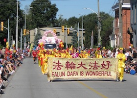 Image for article St. Catharines, Canada: Falun Dafa Group Leads the Niagara Wine Festival Parade