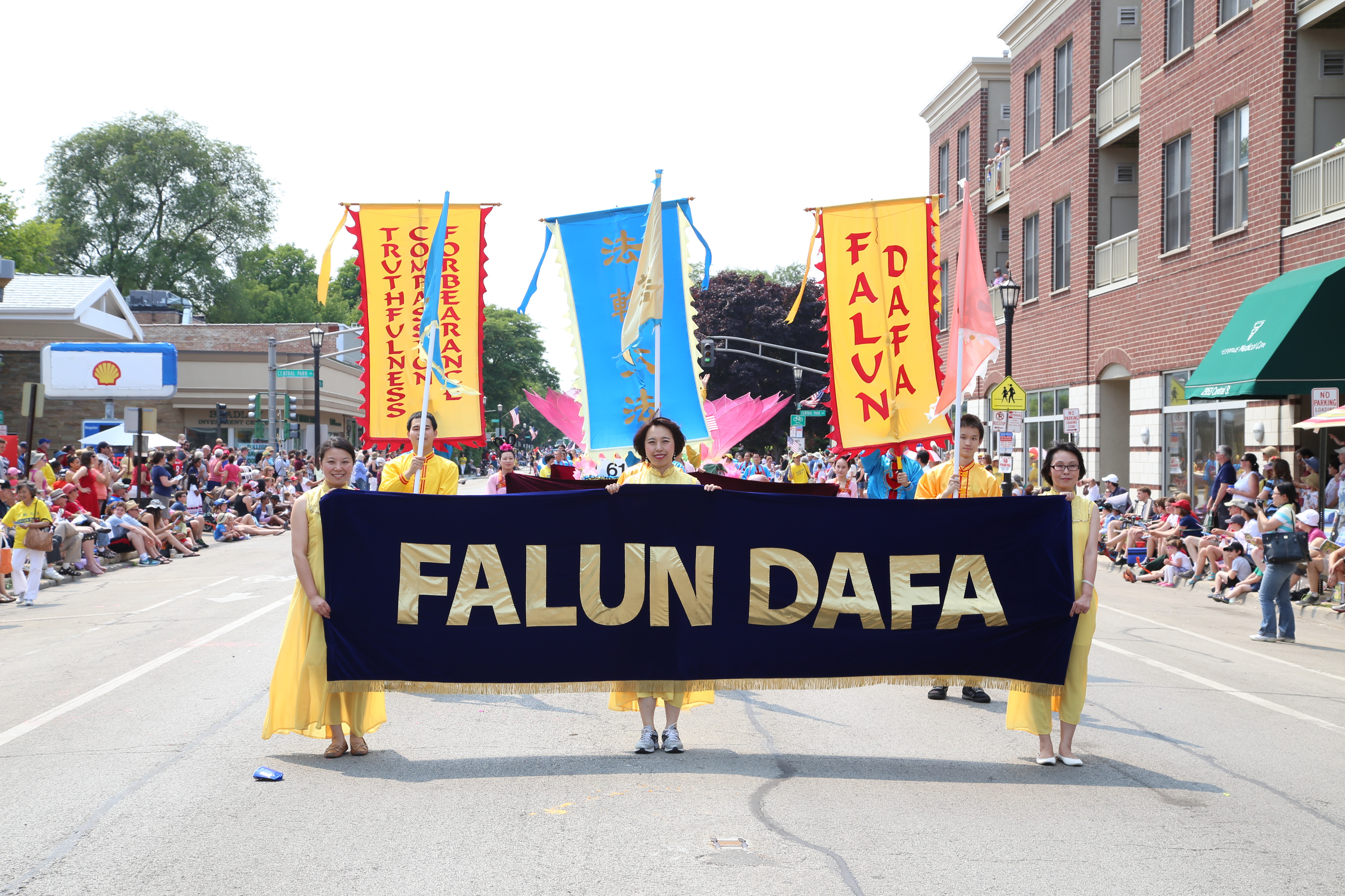 Image for article Falun Gong Practitioners Join 4th of July Celebrations in Multiple Cities