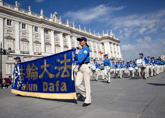 Image for article Vienna, Austria: Rally and Candlelight Vigil Support the Lawsuits Filed Against Former Chinese Dictator Jiang Zemin