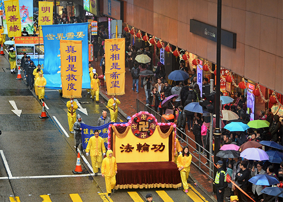 Image for article Hong Kong: Character Formation and March Captivate Chinese Tourists