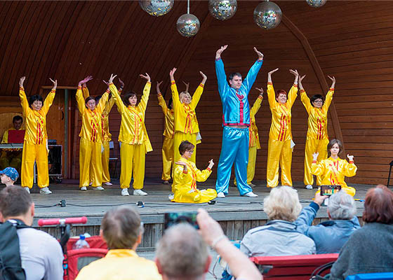 Image for article Celebrating World Falun Dafa Day in Moscow