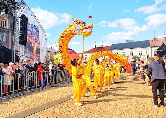 Image for article Poland: Falun Gong Practitioners Bring Chinese Culture to the Flower Festival