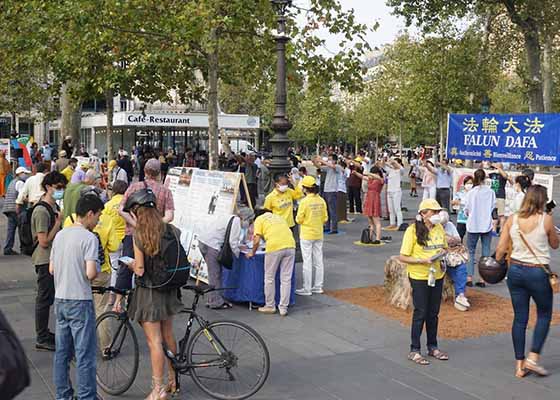 Image for article France: Residents and Tourists Condemn the Persecution at Activities All Over Paris