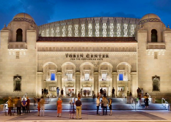 Image for article Shen Yun Performs to Full Houses in San Antonio, Texas: “A Treat for the Heart and Soul”