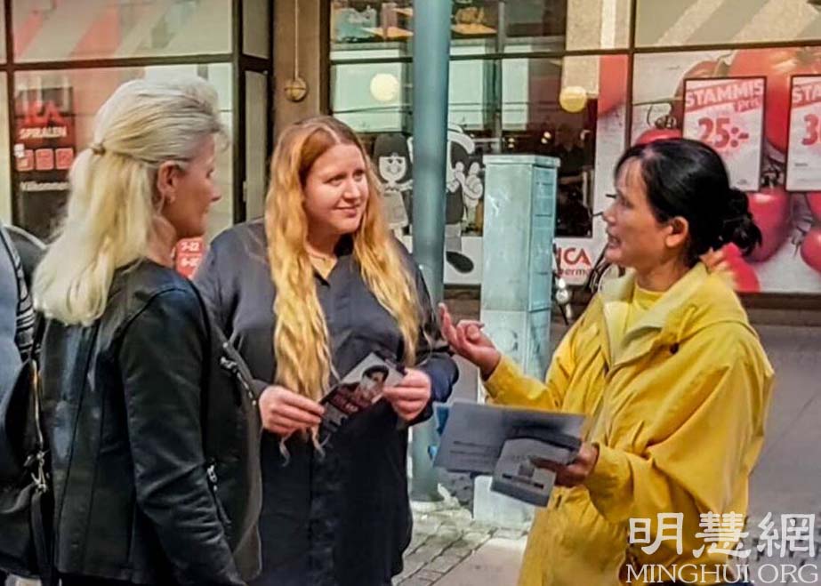 Image for article Sweden: Visitors to Norrköping Cultural Festival Learn Falun Gong Exercises