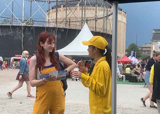 Image for article Finland: People Learn about Falun Dafa During Global Village Festival